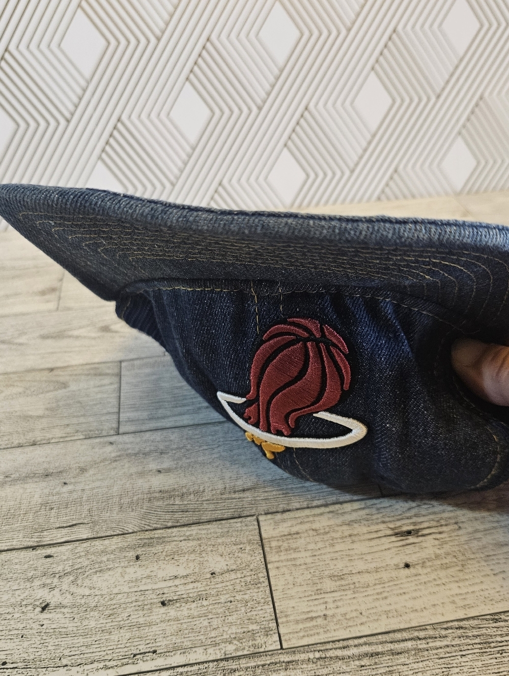 New Era Vintage NBA Miami Heat Denim Mesh Snap Back Denim Baseball Cap One Size - Picture 7 of 7